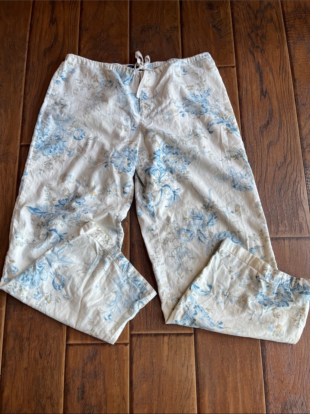Ralph Lauren Cream Lounge Pants with Pale Blue Floral Print - Size Medium